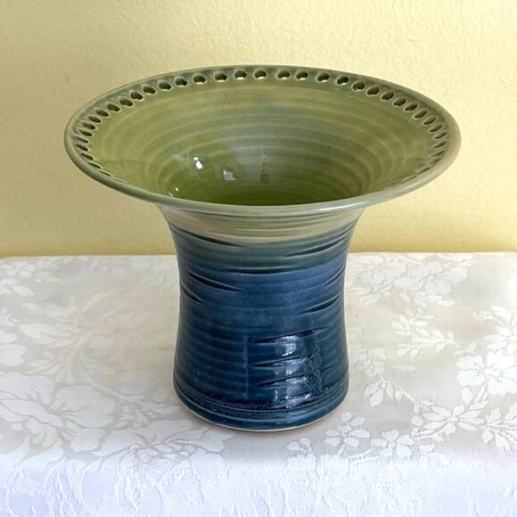 Studio Art Pottery Wide Pierced Rim Vase Earring Holder Signed Jewelry - Picture 4 of 12